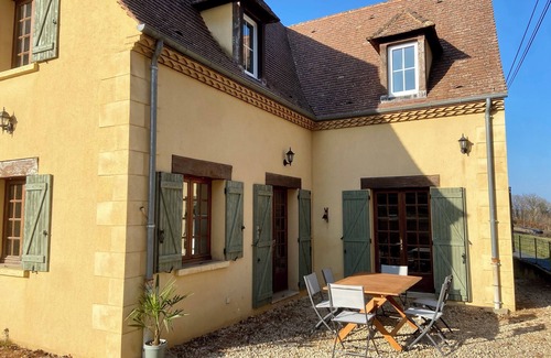 Domme House | "Sur la colline": country house with heated pool, near Sarlat.