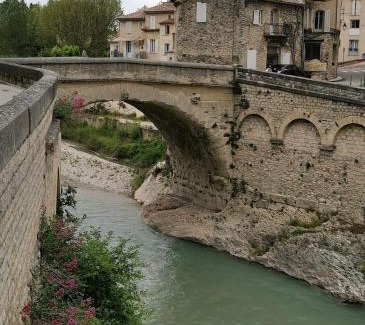 Vaison-la-Romaine Apartment | Sur le Pont