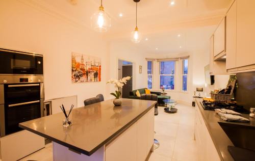 Berrylands House | Surbiton Luxury Garden House 19A