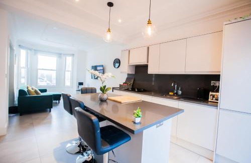 Berrylands House | Surbiton Luxury Garden House 19A