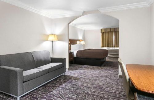 Benbrook Hotel | SureStay Plus by Best Western Fort Worth Benbrook