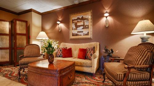 Lawton Hotel | SureStay Plus by Best Western Lawton