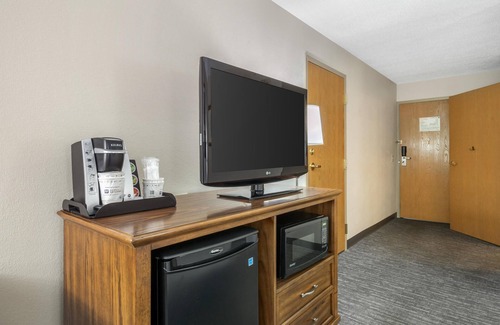 Elizabethtown Hotel | SureStay Plus Hotel by Best Western Elizabethtown Hershey