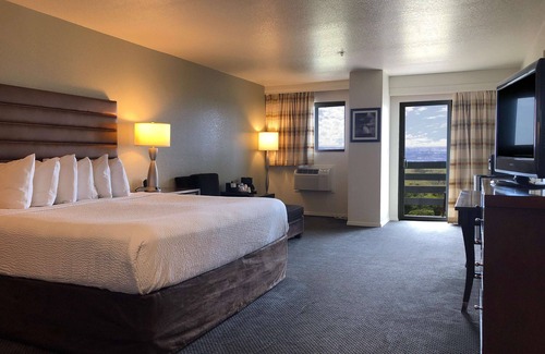 Gold Beach Hotel | SureStay Plus Hotel by Best Western Gold Beach