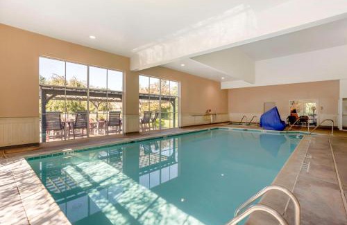 Gordonville Hotel | SureStay Studio by Best Western Paradise Lancaster County