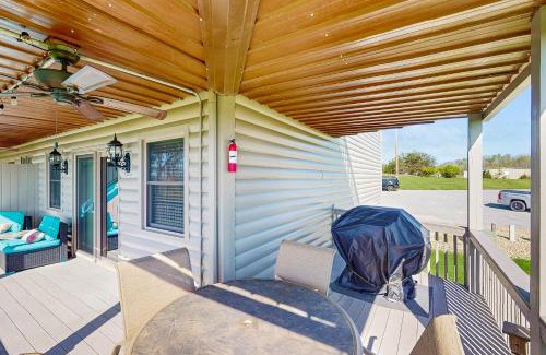 La Follette Apartment | Surf and Turf