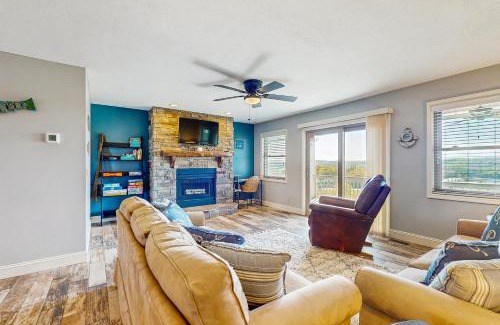 La Follette Apartment | Surf and Turf