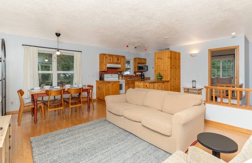 Otter Rock House | Surf Break Beach House | 3-Min Walk to Beach | 3BR