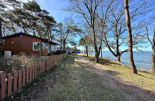 Am Salzhaff House | 'Surf-Bungalow In Erster Reihe' with Sea View, Private Terrace and Wi-Fi