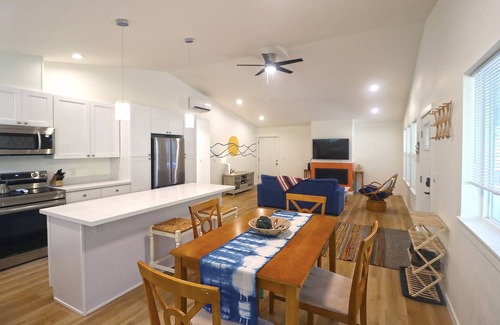 Ocean Shores House | Surf Bungalow - pets welcome, fully fenced yard!