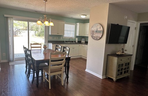 Hampstead Cottage | Surf City Beaches are beautiful! 3 BR Cottage 3 miles to Surf City Ocean & Sand