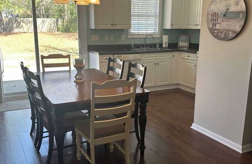 Hampstead Cottage | Surf City Beaches are beautiful! 3 BR Cottage 3 miles to Surf City Ocean & Sand