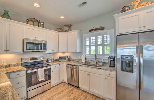 Surf City Cottage | Surf City Escape w/6 Decks: Steps To Beach
