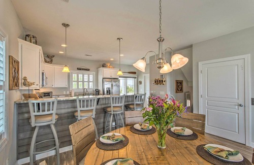 Surf City Cottage | Surf City Escape w/6 Decks: Steps To Beach