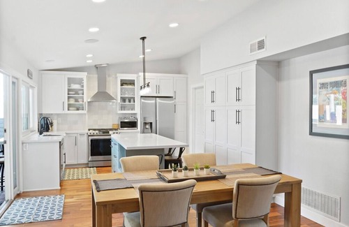 Huntington Beach House | Surf City Rambler convenient to Everything.