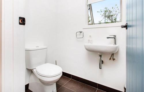 Raglan House | Surf fortress