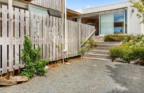 Raglan House | Surf fortress