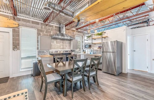 Fort Walton Beach Apartment | Surf Loft: cool, chill & convenient 2 all the fun!