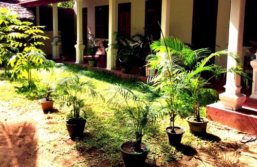 Pottuvil Division 2 Bed & Breakfast | Surf Paradise