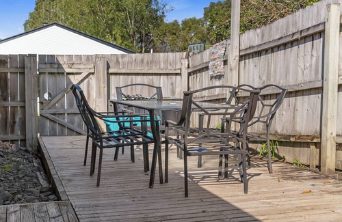 Raglan House | Surf Shack Haven - Raglan Holiday Home