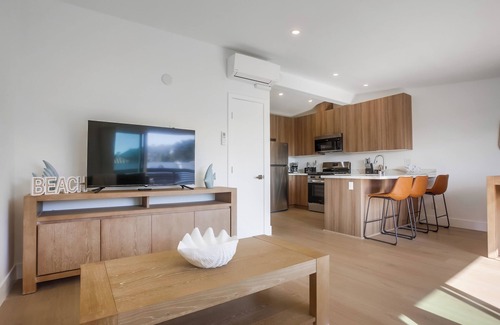 Country Club Apartment | Surf Spot 1 - beautiful 1 bedroom apartments walking distance to Windansea Beach