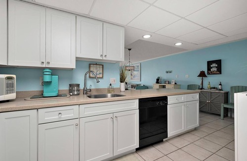 Midtown Ocean City Condo | Surfcaster 103 Summar