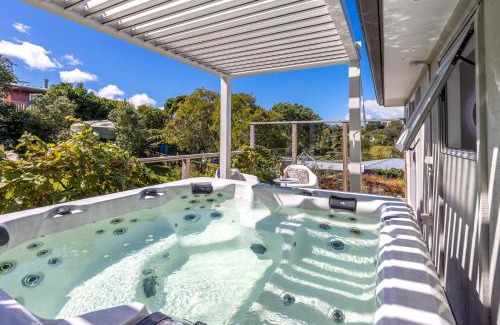 Surfdale House | Surfdale Sunspot Spa Escape Waiheke