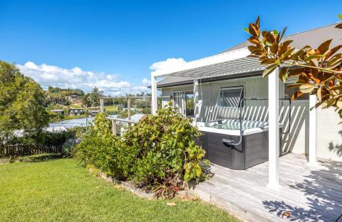 Surfdale House | Surfdale Sunspot Spa Escape Waiheke