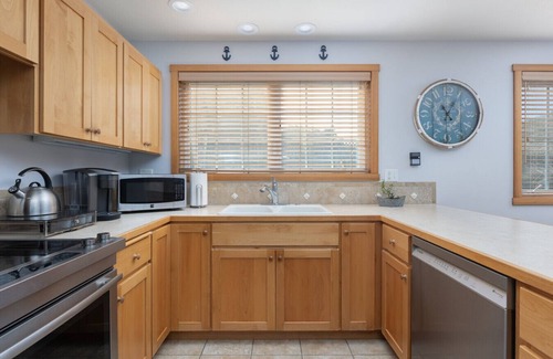 Shorepine Village House | Surfer's Paradise in Pacific City