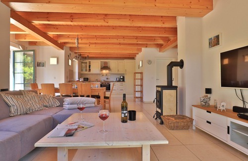 Gross Schwansee Apartment | Surfers cottage