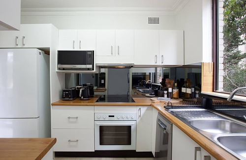 Bondi Apartment | Surfers Paradise Bondi Beach ISYD