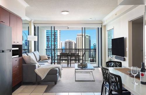 Surfers Paradise Apartment | Surfers Skyline: Beach View, Pools, Spa & Gym