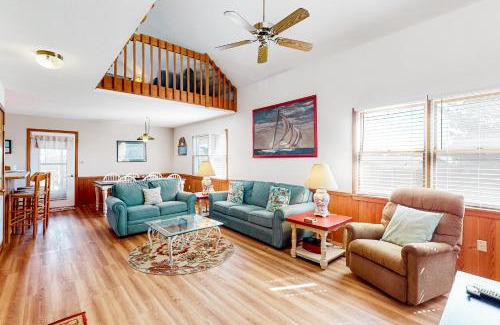 Salvo House | Surfing Kitty