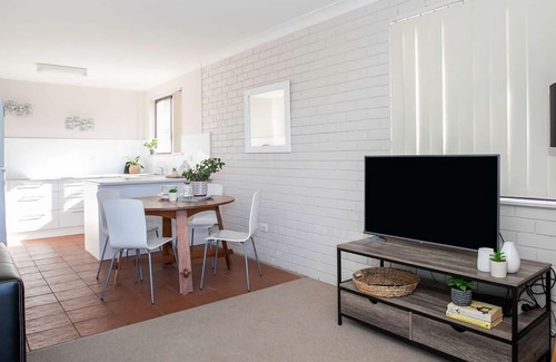 Mollymook Apartment | Surfmist One - Relaxing coastal getaway just 50 meters to the beach
