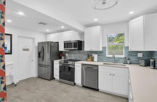 Pompano Beach House | Surfs Up - 4 Bdrm House W Pool