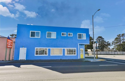 Crescent City Condo | Surfside 65 - One block from the ocean!