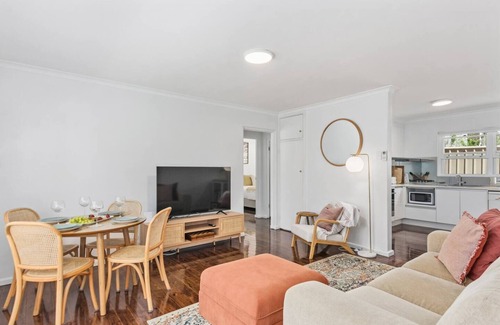 North Wollongong Apartment | Surfside Escape A Local Lifestyle at North Beach