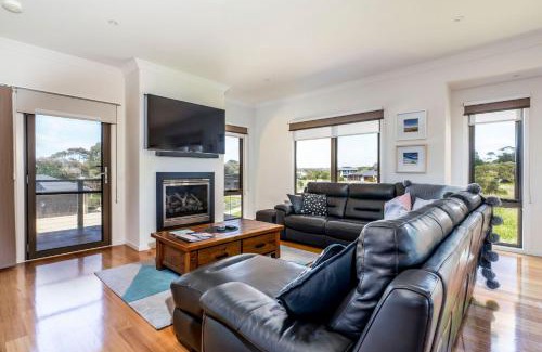Inverloch House | Surfside Lakeviews Free Wifi