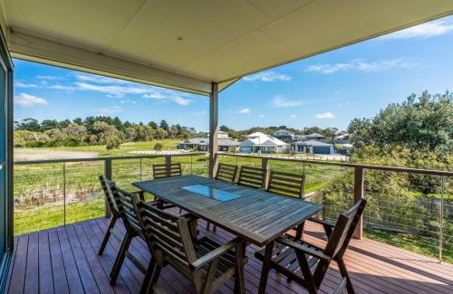 Inverloch House | Surfside Lakeviews Free Wifi