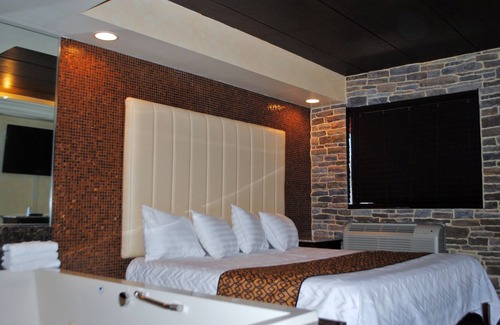 Queens Hotel | Surfside Motel