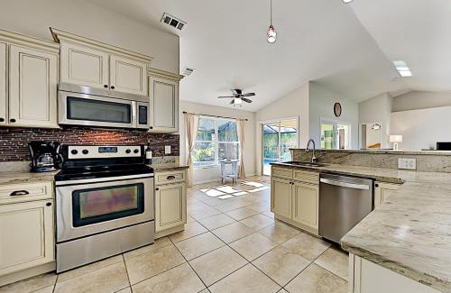 Pelican House | Surfside Oasis
