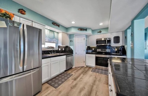 Freeport House | Surfside SeaEsta - BEACHFRONT house with PRIVATE walkway and FOUR decks
