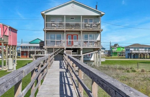 Freeport House | Surfside SeaEsta - BEACHFRONT house with PRIVATE walkway and FOUR decks