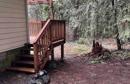 Shelton Apartment | Surrounded by big trees green space, 2 minutes from town center, all amenities.