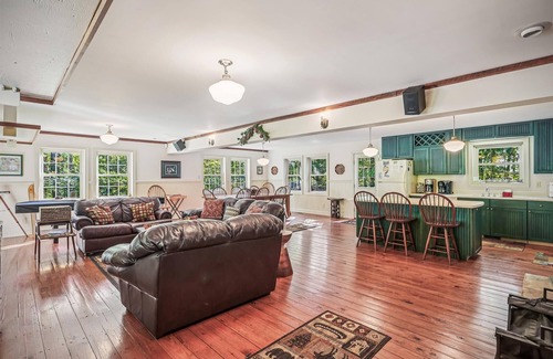 Old Timberline House | Surrounded by peace, quiet, and nature~welcome to Woodhaven!