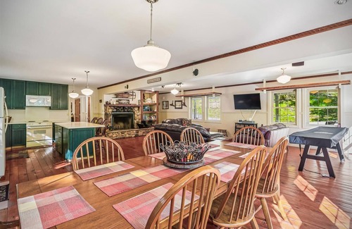 Old Timberline House | Surrounded by peace, quiet, and nature~welcome to Woodhaven!