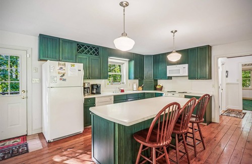 Old Timberline House | Surrounded by peace, quiet, and nature~welcome to Woodhaven!