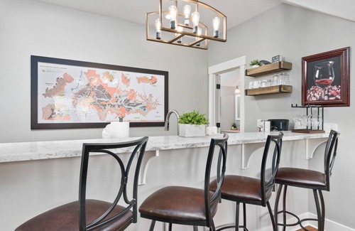 Newberg House | Surrounded by Vineyards and Farmland, New Décor and Furnishings Throughout, 3 Miles to Newberg