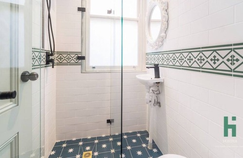 Surry Hills Other | Surry hill · 5 Bedroom Terrace in Surry Hill with 1free parking