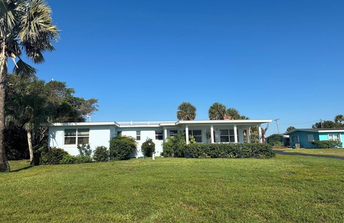 Fort Pierce House | Susannah River House located on banks of Indian River Lagoon in The Sunrise City